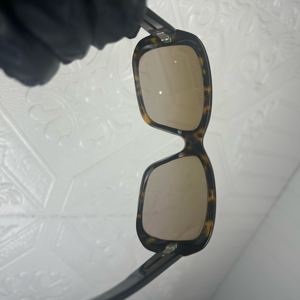 Prada Women’s Oversized Tortoise Shell Sunglasses - image 7